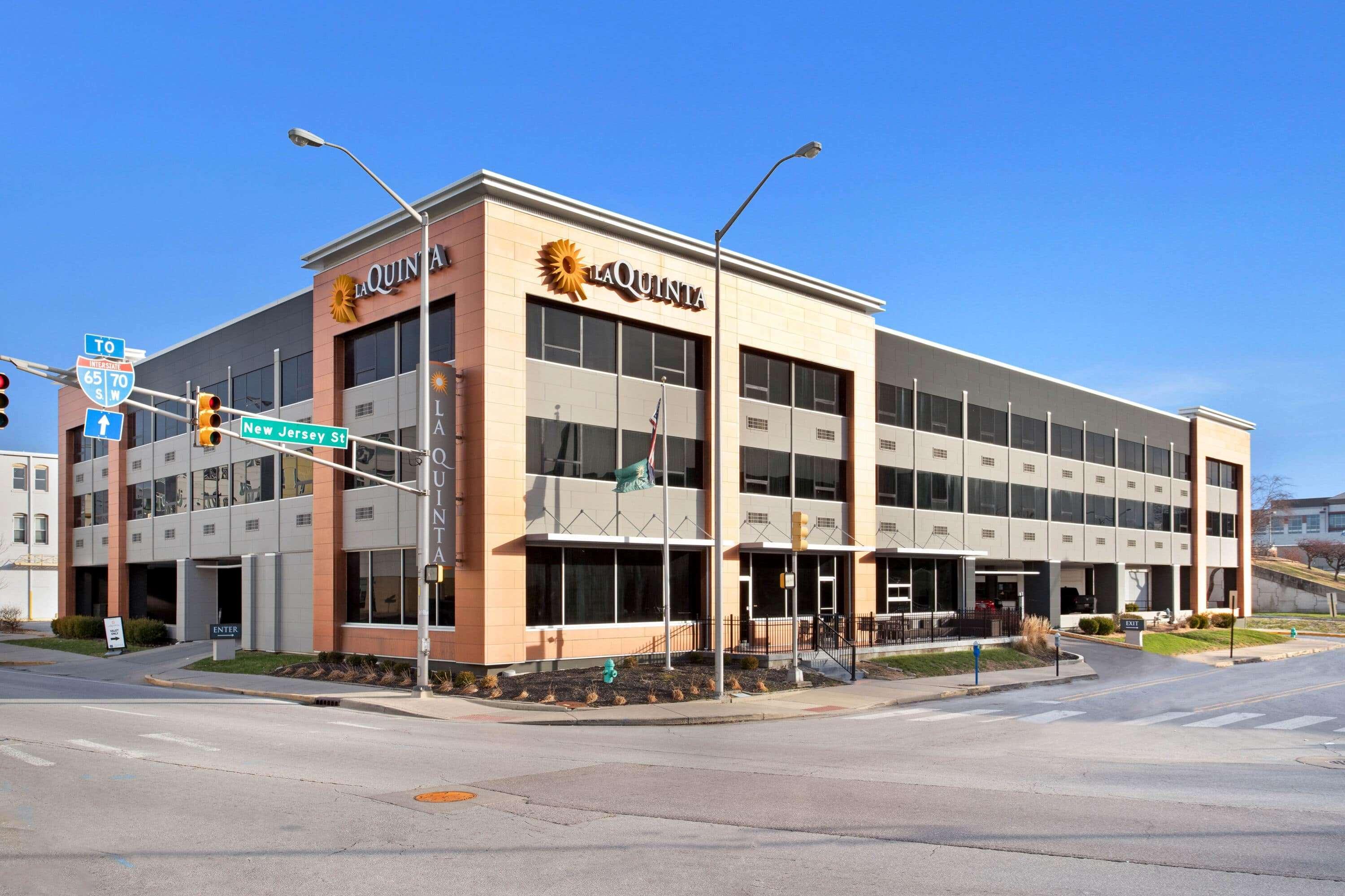 La Quinta Inn & Suites By Wyndham Indianapolis Downtown Exterior foto