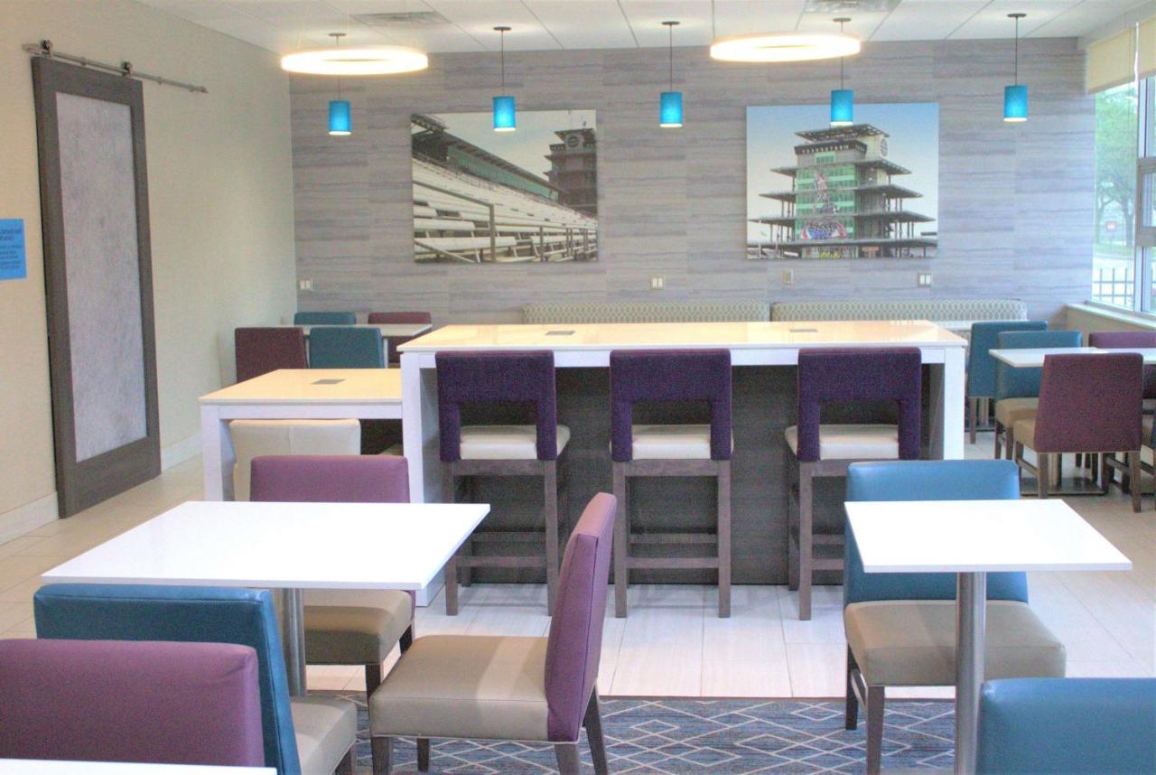 La Quinta Inn & Suites By Wyndham Indianapolis Downtown Exterior foto