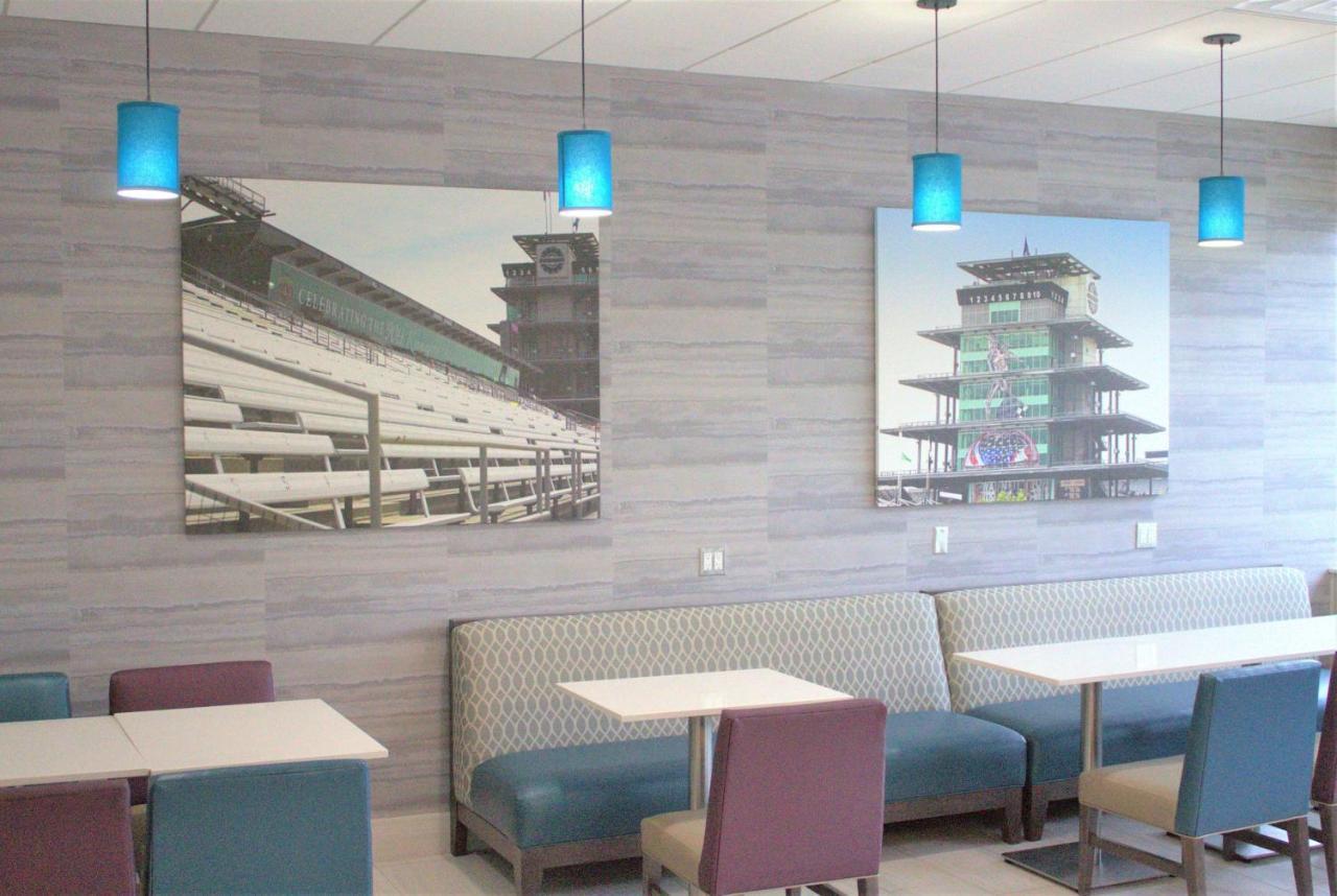 La Quinta Inn & Suites By Wyndham Indianapolis Downtown Exterior foto