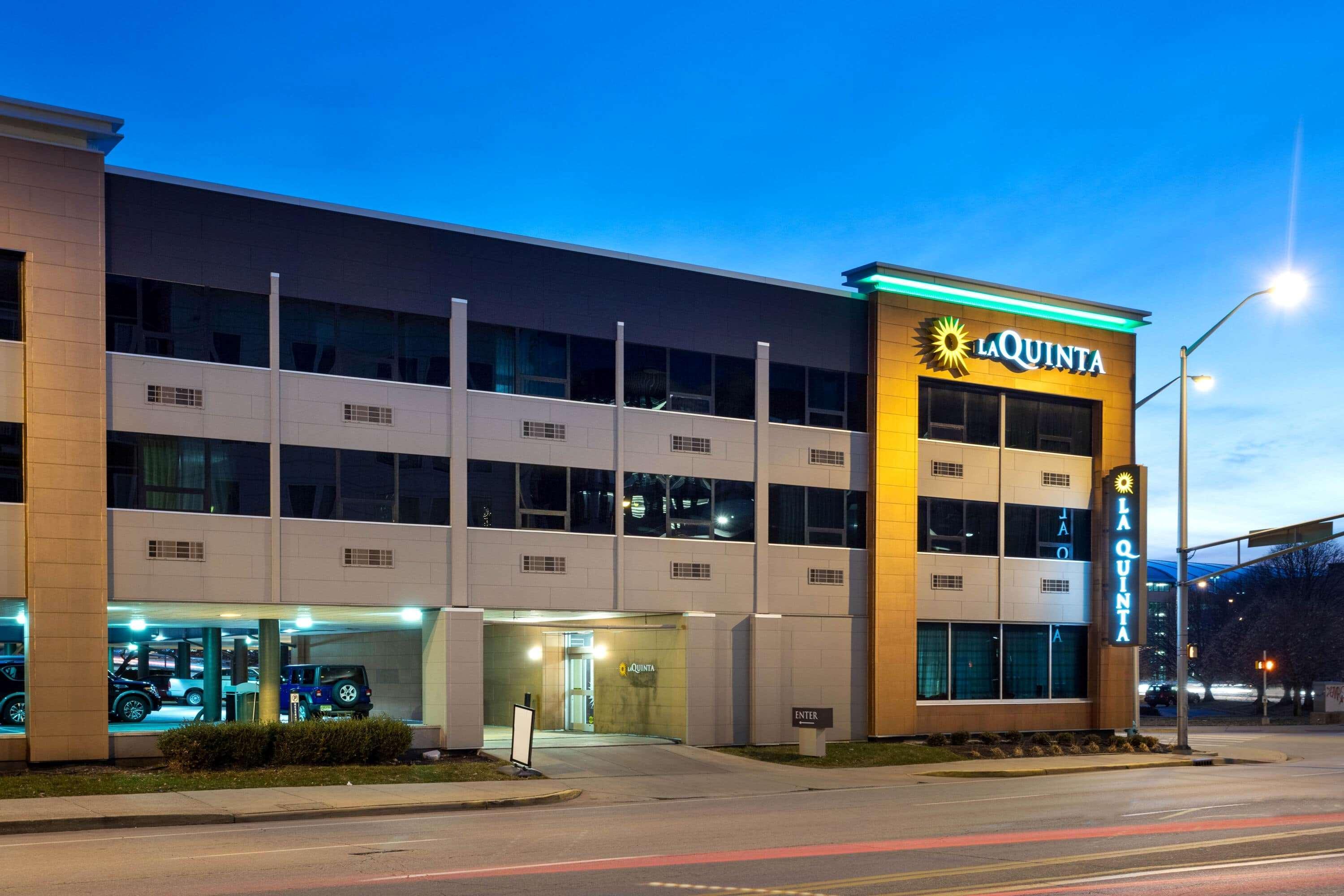 La Quinta Inn & Suites By Wyndham Indianapolis Downtown Exterior foto